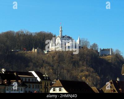 Luzern, Schweiz, 27. Februar 2019 Traditionelles und beliebtes Hotel auf einem Hügel im Stadtzentrum Stockfoto