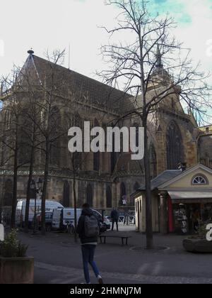 Colmar, Frankreich, 6. März 2019 Historische katholische Kirche im Stadtzentrum Stockfoto