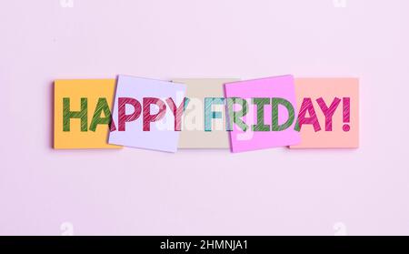 Konzeptionelle Bildunterschrift Happy Friday. Internet-Konzept wünschen Ihnen einen guten Start für das Wochenende auffällig Schulbüro liefert, helle Lehre Stockfoto