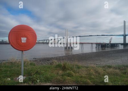 Das Risiko, ertrinkende Personen zu retten, da der Diebstahl von Schwimmhilfen oder Rettungsring leere Schutzbehälter nicht in der Lage ist, den Notfall zu unterstützen Stockfoto