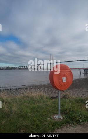 Das Risiko, ertrinkende Personen zu retten, da der Diebstahl von Schwimmhilfen oder Rettungsring leere Schutzbehälter nicht in der Lage ist, den Notfall zu unterstützen Stockfoto