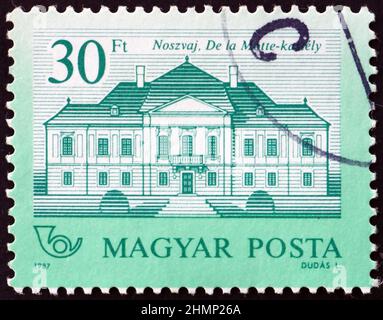 UNGARN - UM 1987: Eine in Ungarn gedruckte Briefmarke zeigt De la Motte Castle, Nosvaj, um 1987 Stockfoto