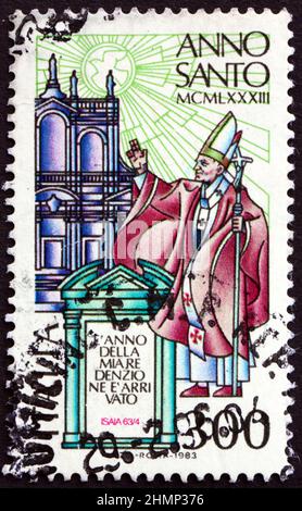 ITALIEN – UM 1983: Eine in Italien gedruckte Briefmarke zeigt die Kirche St. Maria Maggiore, um 1983 Stockfoto