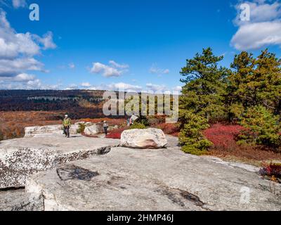 Herbstansicht der Shawanagunk Mountains, New Paltz, NJ USA. The Gunks. Stockfoto