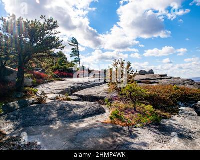 Herbstansicht der Shawanagunk Mountains, New Paltz, NJ USA. The Gunks. Stockfoto