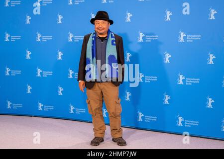 Berlin, Deutschland. 11th. Februar 2022. Regisseur Rithy Panh bei der Fotosession zum Wettbewerbsfilm 'alles wird in Ordnung sein'. Die Internationalen Filmfestspiele 72nd finden vom 10. Bis 20. Februar 2022 in Berlin statt. Quelle: Monika Skolimowska/dpa-Zentralbild/dpa/Alamy Live News Stockfoto