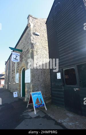 Das Hastings Fishermen’s Museum befindet sich in einer ehemaligen Kirche aus dem Jahr 1854 und ist der Fischereiindustrie und der maritimen Geschichte von Hastings, Sussex, Großbritannien, gewidmet Stockfoto