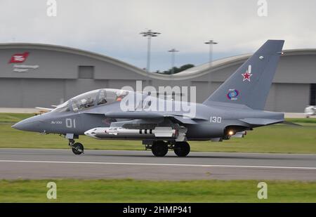 RUSSISCHE LUFTWAFFE JAKOWLEW JAK-130 FORTBILDUNGSFLUGZEUG. Stockfoto