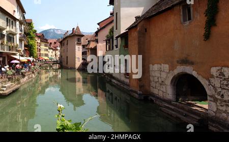 Alte Häuser am See Annecy Frankreich Stockfoto