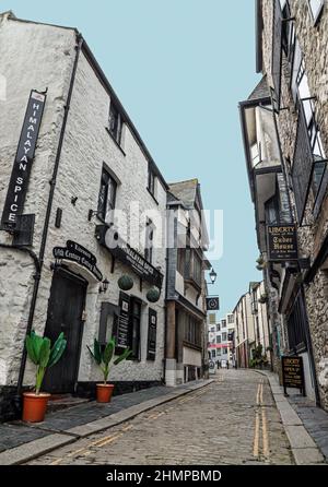 Die New Street an Plymouth’s Barbican stammt aus der Tudor-Zeit. Das Elizabethan House ist ein schönes Beispiel für ein Kaufmannshaus und das Gebiet hat eines der Stockfoto