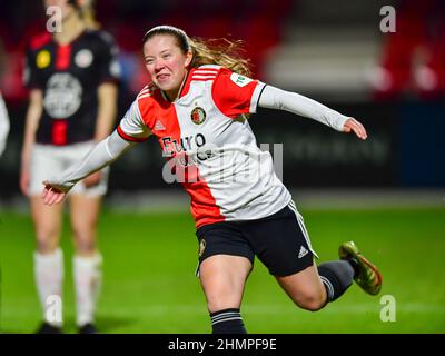 Rotterdam, Niederlande. 11th. Februar 2022. ROTTERDAM, NIEDERLANDE - 11. FEBRUAR: Romee van de Lavoir von Feyenoord, 1-0, Freude während des niederländischen Pure Energie Woman Eredivisie-Matches zwischen Feyenoord und Excelsior am 11. Februar 2022 in Rotterdam, Niederlande (Foto: Kees Kuijt/Orange Picics) Credit: Orange Pics BV/Alamy Live News Stockfoto