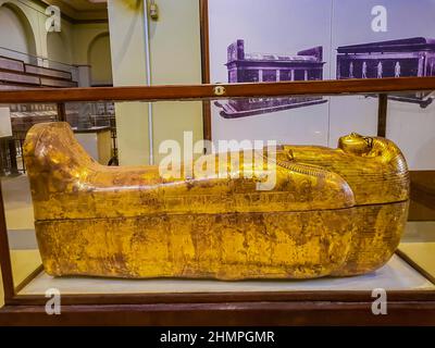 Kairo, Ägypten - 17. Dezember 2021: Mumie-Sarg von Thuya aus dem Ägyptischen Museum in Kairo, Ägypten. Es wird mit 1902 gegründet und hat mehr als 120,000 ancien Stockfoto