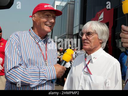 Monza, Italien. 09th September 2012. Monza, Italien - 09. September 2012: FIA Formel 1-Weltmeisterschaft im Autodromo di Monza mit Rennlegende Niki Lauda im Interview mit FOM-Boss Bernie Ecclestone, Motorsport, F1, Mandoga Media Deutschland Credit: dpa/Alamy Live News Stockfoto