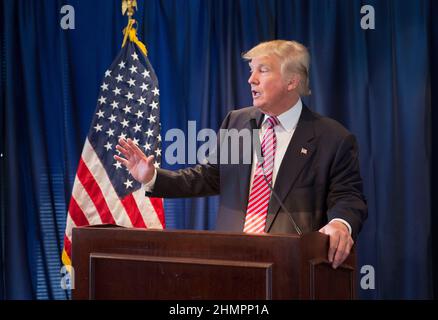 Austin, Texas, USA. 23rd August 2016. Austin, Texas 23. August 2016: Der republikanische Präsidentschaftskandidat DONALD TRUMP bringt seinen unkonventionellen Wahlkampf nach Texas mit einem Swing durch das größtenteils demokratische Zentrum von Texas mit Spendenaufenthalten und einer Kundgebung. (Bild: © Bob Daemmrich/ZUMA Press Wire) Stockfoto