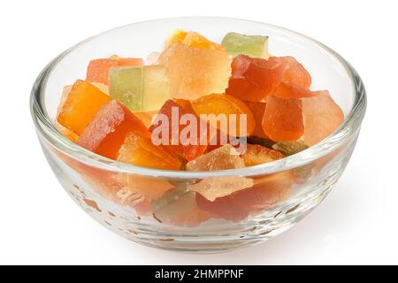 Glasierter Trockenobstmix in einer auf Weiß isolierten Glasschüssel. Stockfoto