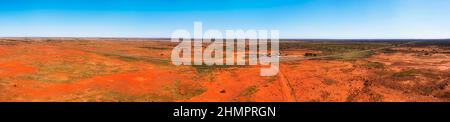 Luftlandschaftspanorama des Rastgebiets des kleinen Topar-Roadhouse halten auf dem Barrier Highway in der Nähe der Stadt Broken Hill im australischen Outback. Stockfoto