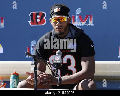 Los Angeles, USA. 11th. Februar 2022. Cincinnati Bengals Tyler Boyd spricht am Freitag, den 11. Februar 2022, bei einer Medienverfügbarkeit vor dem Super Bowl LVI im Drake Stadium der UCLA in Los Angeles. Foto von John Angelillo/UPI Credit: UPI/Alamy Live News Stockfoto