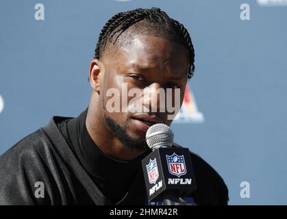 Los Angeles, USA. 11th. Februar 2022. Cincinnati Bengals Joe Mixon spricht am Freitag, den 11. Februar 2022, bei einer Medienverfügbarkeit vor dem Super Bowl LVI im Drake Stadium der UCLA in Los Angeles. Foto von John Angelillo/UPI Credit: UPI/Alamy Live News Stockfoto