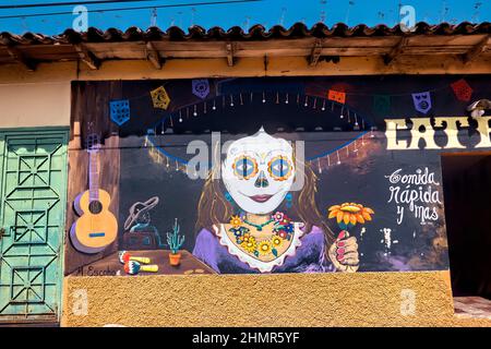 Wandgemälde entlang der Ruta de Flores, Apaneca, El Salvador Stockfoto