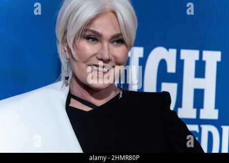 New York, NY - 10. Februar 2022: Deborra-Lee Furness nimmt an der Eröffnungsnacht von „The Music man“ am Broadway im Winter Garden Theatre Teil Stockfoto