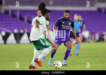 Orlando, USA. 11th. Februar 2022. 11. Februar 2022: Der Verteidiger von Orlando City, RUAN (2), tritt am 11. Februar 2022 im Exploria Stadium in Orlando, FL, beim Vorsaison-Fußballspiel Orlando City gegen Colorado Rapids um den Ball an. (Bild: © Cory Knowlton/ZUMA Press Wire) Bild: ZUMA Press, Inc./Alamy Live News Stockfoto