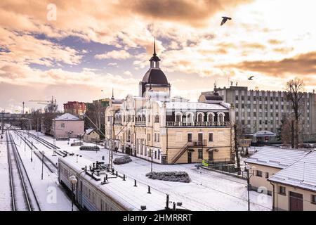 Blick auf den Bahnhof Lutsk im Winter Stockfoto