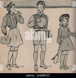 Weltkrieg ii, Werbung, historisch, Grafik-Design, Illustration, Ephemra, 1940s Modemagazin, Bekleidung, Publikation, 1940s, 1943 Zeitschrift, 20th Jahrhundert, Archiv, Kunstwerk, Design, Grafik, Kulturerbe, Geschichte, l ayout, Nostalgie, Kleidung, Damen, Dame, Zeitschrift, Stil, Stil Zeitschrift, Werbung, Anzeigen, Werbung, Werbung, Werbung, Mantel, Mäntel, weiblich, weiblich, Kleidung, Veröffentlicht, Typografie, Küche, Krieg, war Food, Monochrom, Druck, gedruckt, europa, europäisch, stricken, Dressmaking, Muster. ADDITIONAL-RIGHTS-CLEARANCE-INFO-NOT-AVAILABLE Stockfoto