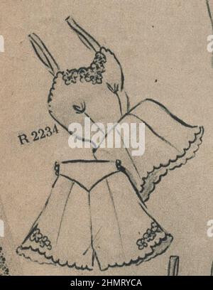 Weltkrieg ii, Werbung, historisch, Grafik-Design, Illustration, Ephemra, 1940s Modemagazin, Bekleidung, Publikation, 1940s, 1943 Zeitschrift, 20th Jahrhundert, Archiv, Kunstwerk, Design, Grafik, Kulturerbe, Geschichte, l ayout, Nostalgie, Kleidung, Damen, Dame, Zeitschrift, Stil, Stil Zeitschrift, Werbung, Anzeigen, Werbung, Werbung, Werbung, Mantel, Mäntel, weiblich, weiblich, Kleidung, Veröffentlicht, Typografie, Küche, Krieg, war Food, Monochrom, Druck, gedruckt, europa, europäisch, stricken, Dressmaking, Muster. ADDITIONAL-RIGHTS-CLEARANCE-INFO-NOT-AVAILABLE Stockfoto