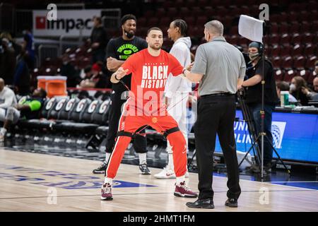 Chicago, USA. 11th. Februar 2022. Zach LaVine #8, Chicago Bulls erwärmt sich vor dem Spiel am 11. Februar 2021 im United Center Shaina Benhiyoun/SPP Credit: SPP Sport Press Photo. /Alamy Live News Stockfoto