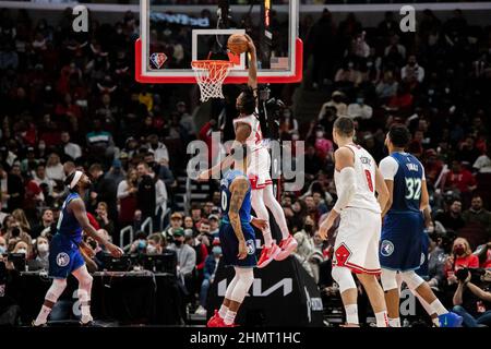 Chicago, USA. 11th. Februar 2022. Ayo Dosunmu #12, dunks den Ball während des Spiels am 11. Februar 2021 im United Center Shaina Benhiyoun/SPP Kredit: SPP Sport Pressefoto. /Alamy Live News Stockfoto