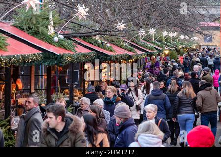 Mercado de Navidad, East Princes Street Gardens, Edimburgo, Lowlands, Escocia, Reino Unido Stockfoto