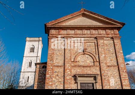 Die Pfarrkirche von San Lorenzo Martyre in Orentano, Pisa, Italien Stockfoto