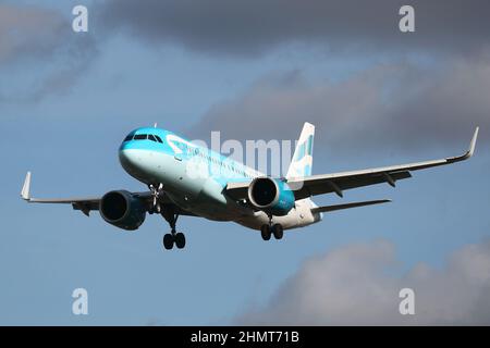 British Airways Airbus A320neo G-TTNA nähert sich dem Flughafen London Heathrow, London, Großbritannien Stockfoto