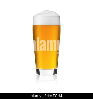 Bierglas Willi-Becher-Pilsner altbier mit Schaumkrone und kalten Taufrüpfen auf weißem Hintergrund optional Stockfoto