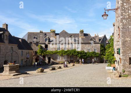 Frankreich, Bretagne, Finistere, Locronan, beschriftet mit Les plus Beaux Villages de France (die schönsten Dörfer Frankreichs) Stockfoto