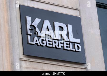 Plakatwand Karl Kagerfeld In Amsterdam, Niederlande 8-2-2022 Stockfoto
