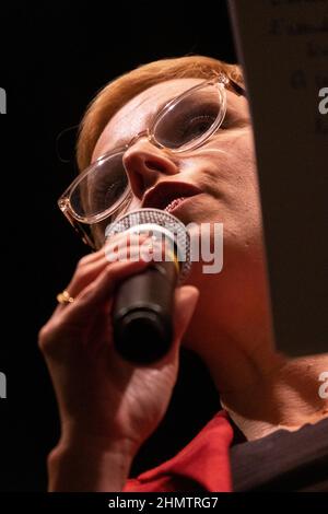 Frankreich, Rennes, 2022-02-08. Treffen der Abgeordneten Eric Coquerel und Clementine Autin von La France Insoumise in Rennes als Teil des präsidenten von Jean-Luc Melenchon Stockfoto