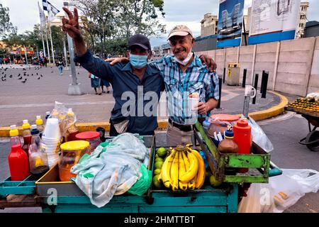 Raspado (Rasierte Eisdessert) Verkäufer in, San Salvador, El Salvador Stockfoto