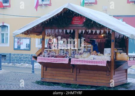 Weihnachtsmarkt in Moena, Fassatal, Trient, Trentino-Südtirol, Italien Stockfoto