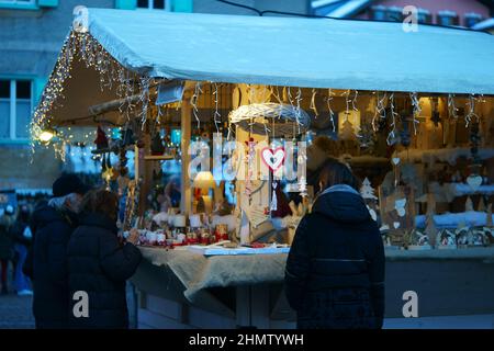 Weihnachtsmarkt in Moena, Fassatal, Trient, Trentino-Südtirol, Italien Stockfoto