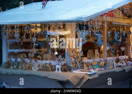 Weihnachtsmarkt in Moena, Fassatal, Trient, Trentino-Südtirol, Italien Stockfoto