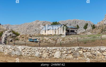 Ein Land der Steine, Taşeli Plateau. Das Taşeli-Plateau ist ein karstisches Plateau, das sich zwischen den Provinzen Antalya und Mersin in der Mittelmeerregion Ou erhebt Stockfoto