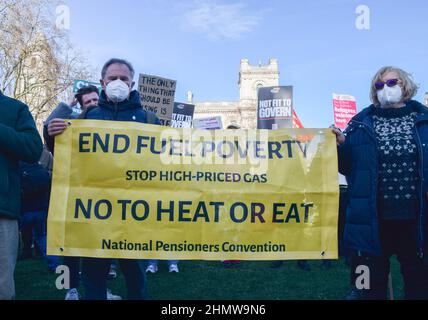 London, Großbritannien. 12th. Februar 2022. Demonstranten versammelten sich auf dem Parliament Square, um gegen den Anstieg der Energiepreise, die Energiearmut und die Lebenshaltungskosten zu protestieren. Kredit: Vuk Valcic/ Alamy Live Nachrichten Stockfoto