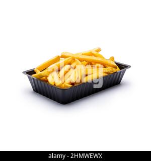 pommes frites in schwarzer Schale auf Weiß Stockfoto