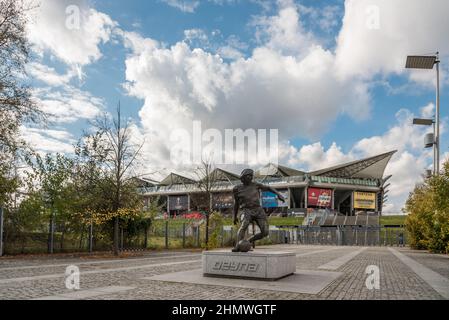 Statue von Kazimierz Deyna vor dem Stadion von Legia Warszawa Stockfoto