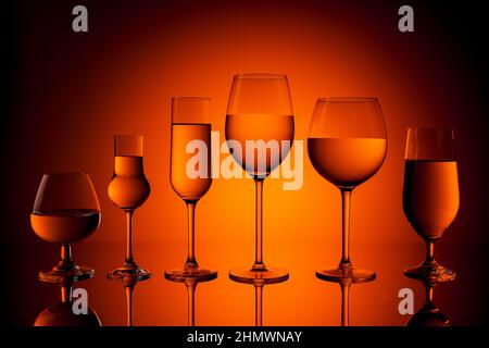 Mehrere Alkoholgläser Stockfoto
