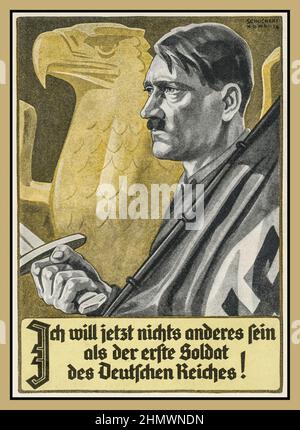 1930s Nazi-Propaganda-Plakatkarte mit Adolf Hitler mit Schwert und Hakenkreuzflagge mit deutschem Adler hinter dem Rücken 'ich will jetzt nichts anderes fein als der erfte soldat des deutschen reichs' 'Ich will jetzt nichts anderes sein als der erste Soldat des deutschen Reichs' Stockfoto