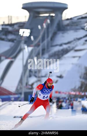 Zhangjiakou, Chinas Provinz Hebei. 12th. Februar 2022. Sebastian Stalder aus der Schweiz tritt beim Biathlon-Männer-Sprint 10km im National Biathlon Center in Zhangjiakou, nordchinesische Provinz Hebei, am 12. Februar 2022 an. Kredit: Zhan Yan/Xinhua/Alamy Live Nachrichten Stockfoto