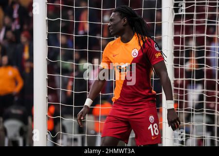 ISTANBUL, TÜRKEI - 12. FEBRUAR: Bafetimbi Gomis von Galatasaray während des türkischen Super Lig-Spiels zwischen Galatasaray und Kayserispor am 12. Februar 2022 im Nef-Stadion in Istanbul, Türkei (Foto: Orange Pictures) Stockfoto