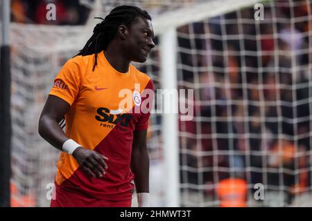 ISTANBUL, TÜRKEI - 12. FEBRUAR: Bafetimbi Gomis von Galatasaray während des türkischen Super Lig-Spiels zwischen Galatasaray und Kayserispor am 12. Februar 2022 im Nef-Stadion in Istanbul, Türkei (Foto: Orange Pictures) Stockfoto